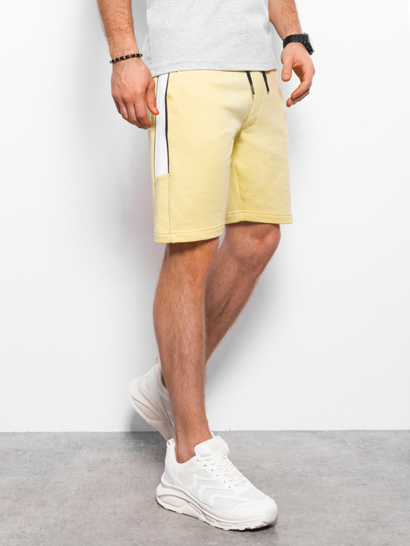 Ombre Clothing Pantaloni scurți Galben